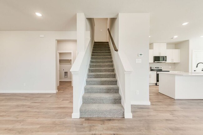 Building Photo - Brand New Move in Ready Townhome