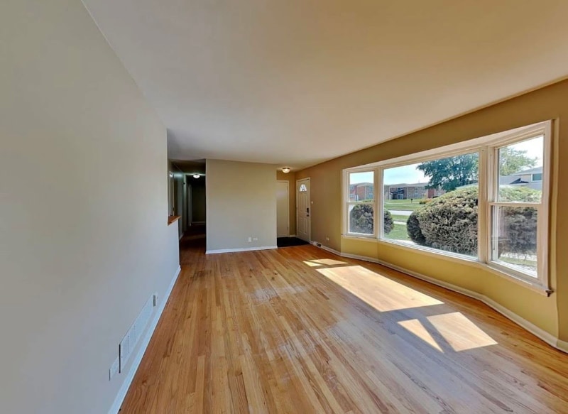 Building Photo - 7641 S Oconto Ave