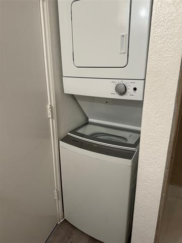 Building Photo - 2301 Balsam Dr