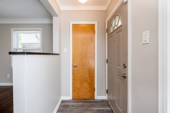 Building Photo - 429 E La Salle Ave