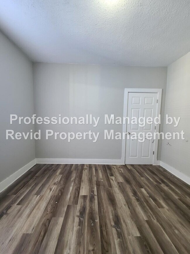 Building Photo - SECTION 8 ACCEPTED