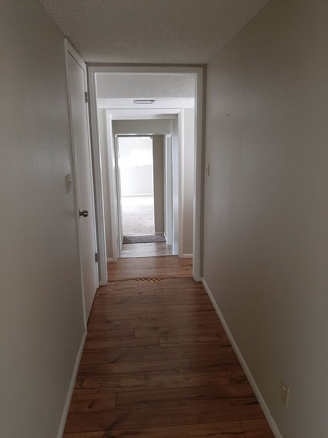 Building Photo - Charming Home Near the Prescott Square