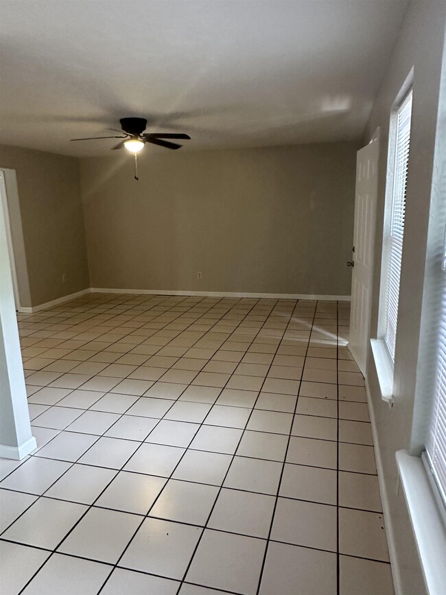 Building Photo - 1830 Sylvan Ct