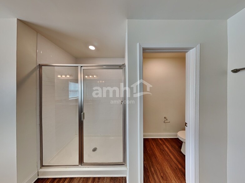 Building Photo - 2050 Brook Enclave Trail