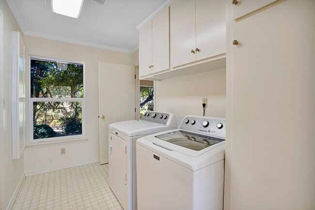 Building Photo - 31638 Lodge Rd