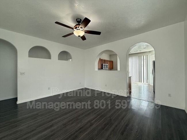 Building Photo - 732 Skipton Dr W