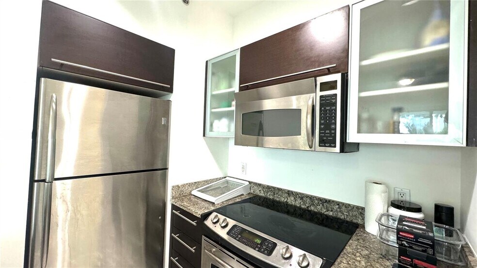 Building Photo - 950 Brickell Bay Dr