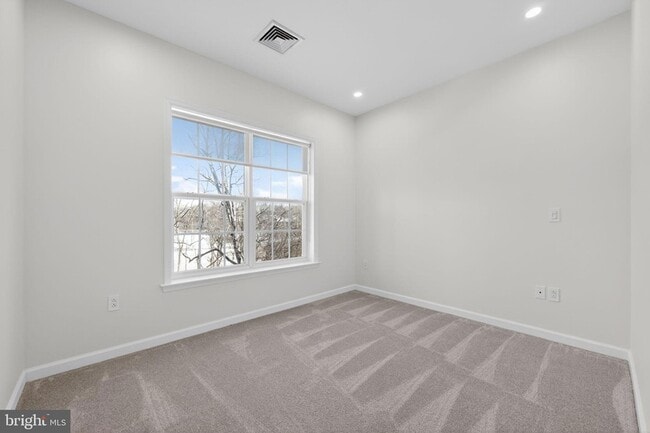 Building Photo - 1014 Creekside Dr