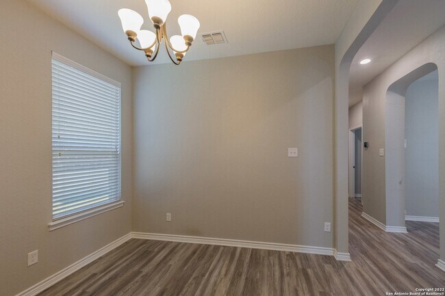 Building Photo - 3592 Vuitton