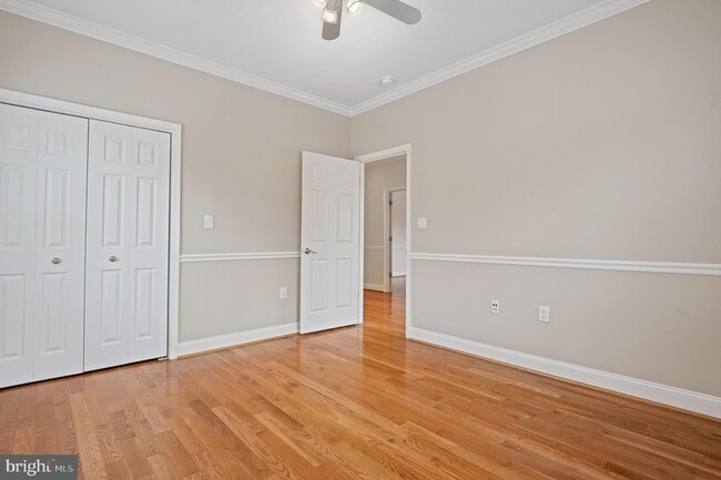 Building Photo - 5905 Lone Oak Dr