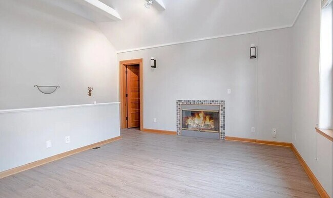 Building Photo - 1519 NE 192nd St