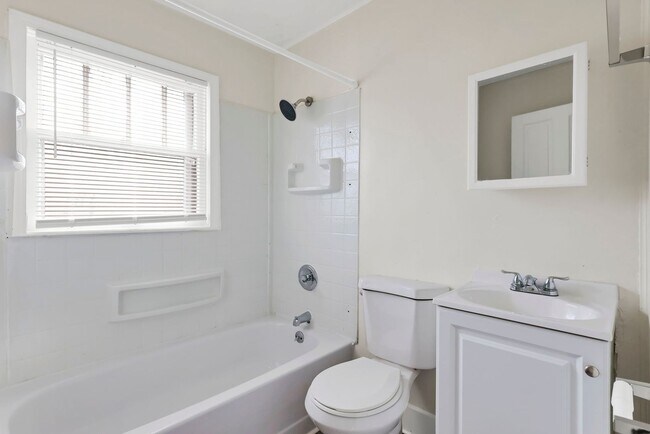 Building Photo - 2709-2711 Sullivant Ave