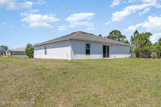 Building Photo - 2359 Fallkirk Ave