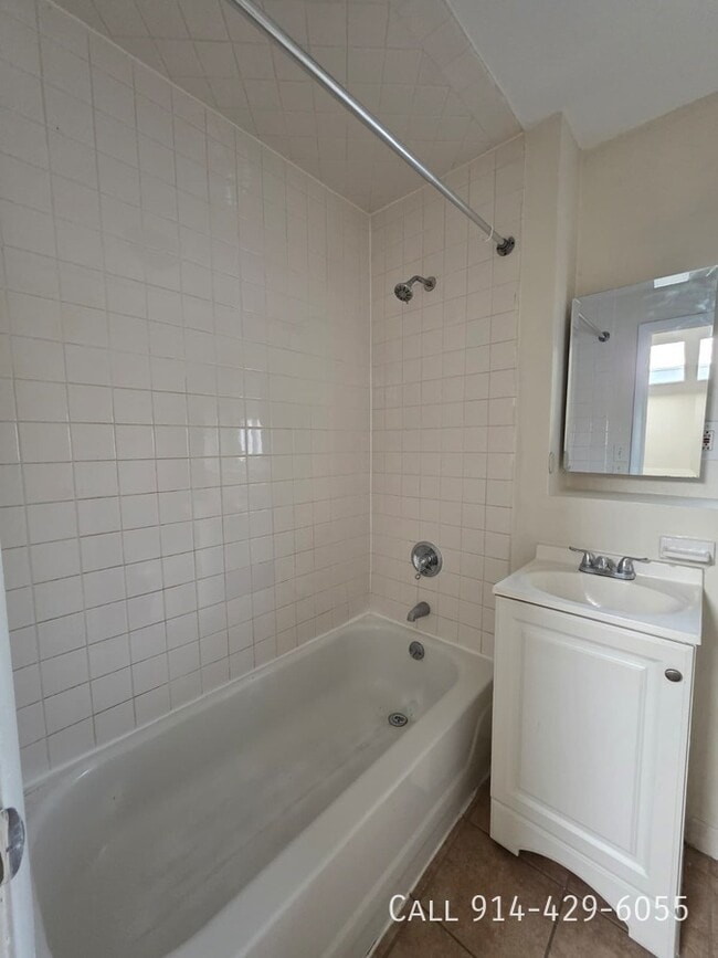 Building Photo - 35 Altonwood Pl