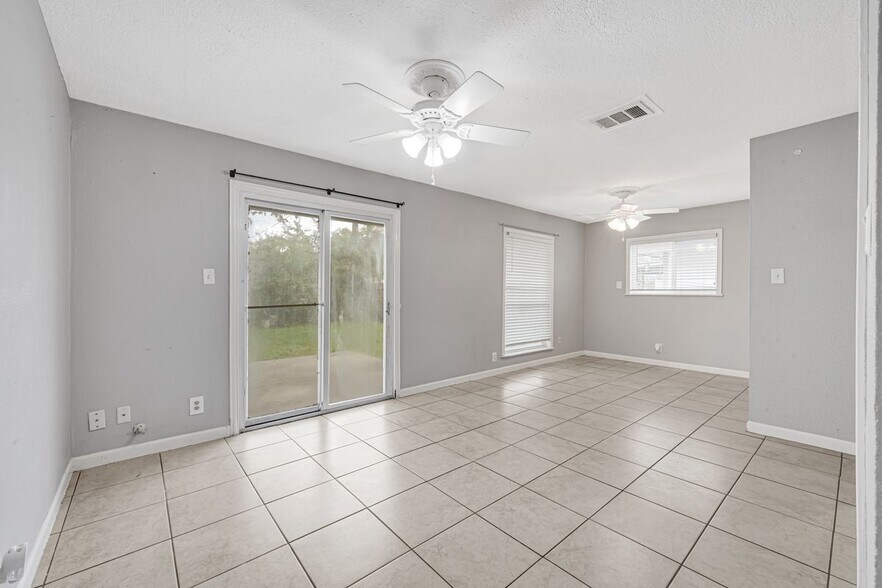 Building Photo - 3806 Kaplan Dr