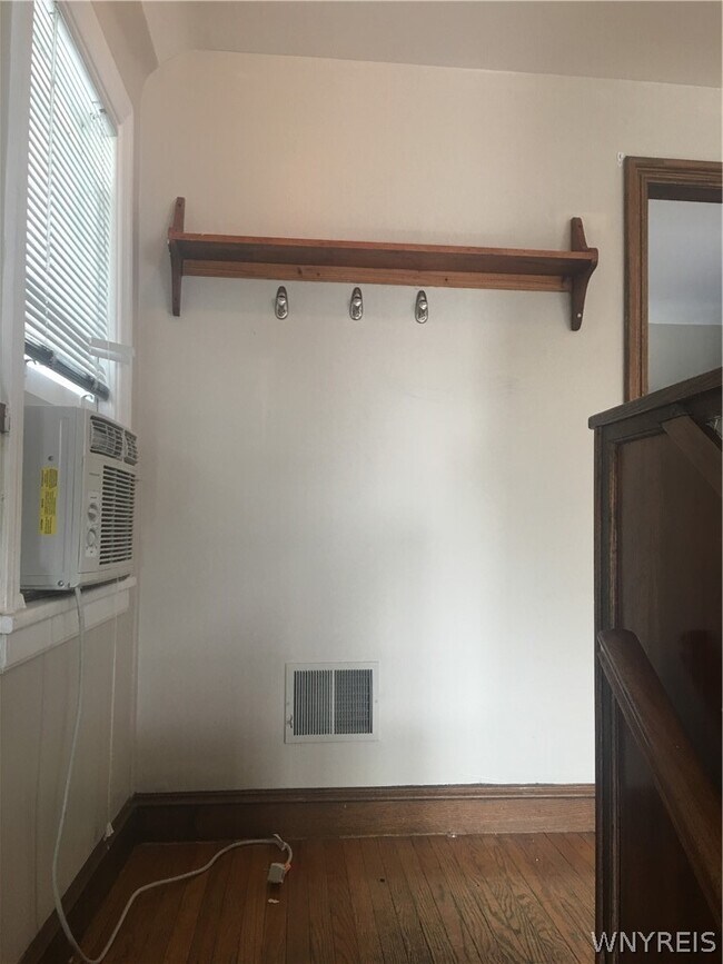 Building Photo - 419 Richmond Ave