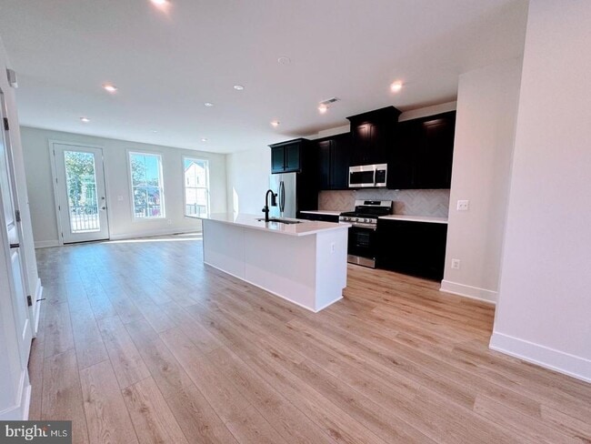 Building Photo - 122 Galaxy Pl