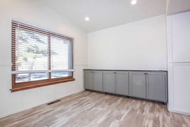 Building Photo - 3 Bedroom 2 bath in Diamond Valley