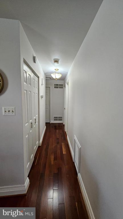 Building Photo - 1511 Jomar Dr