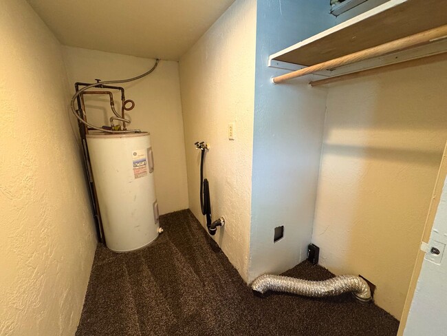Building Photo - 3 Bedroom, 1 Bathroom S. Eugene Home