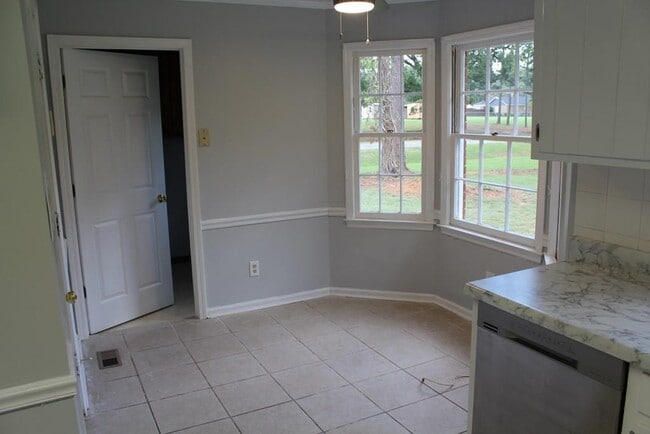 Building Photo - 614 Springfield Dr