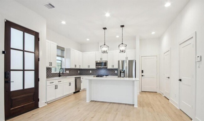 Building Photo - 6424 Highland Pine Ln