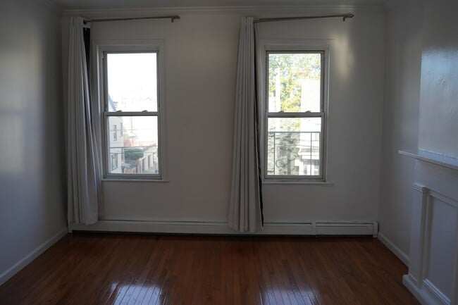 Building Photo - 40 Van Reypen St