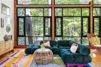 Building Photo - 515 Claire Dr NE