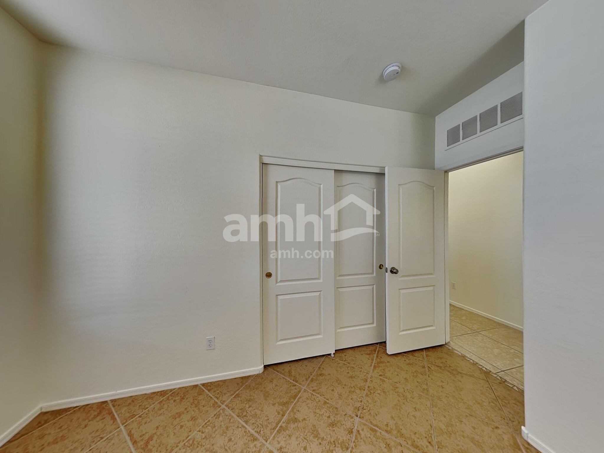 Building Photo - 3443 E Santa Fe Ln