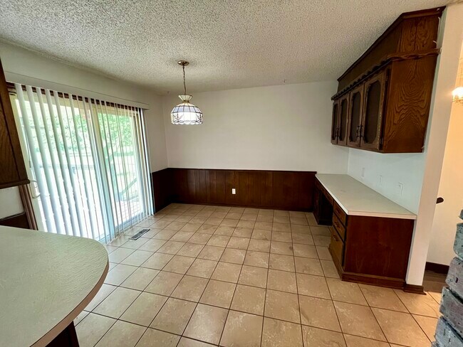 Building Photo - 14731 E 96th St N