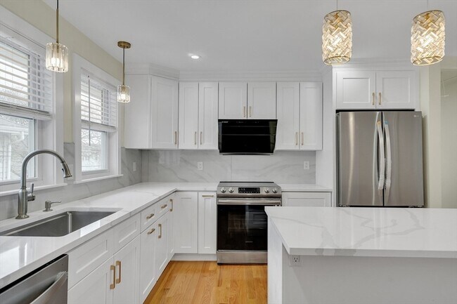 Building Photo - 52 Holyoke St