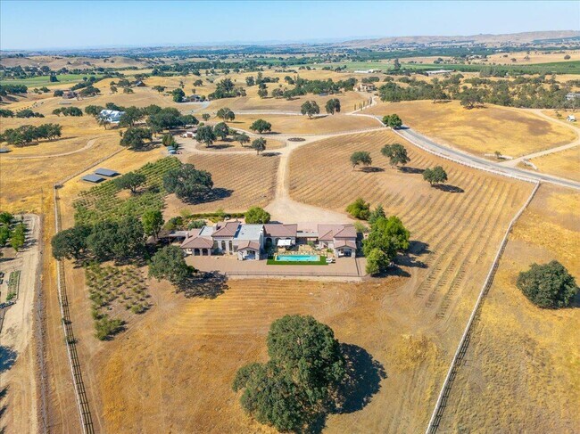 Building Photo - 6750 Golden Pheasant Ln