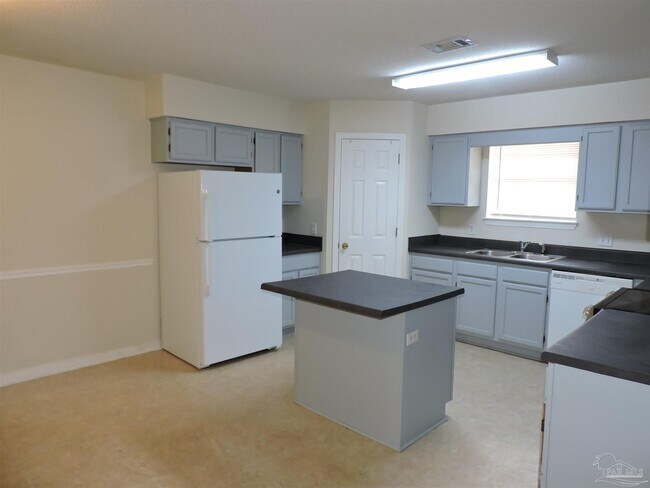 Building Photo - 2052 Southwind Cir