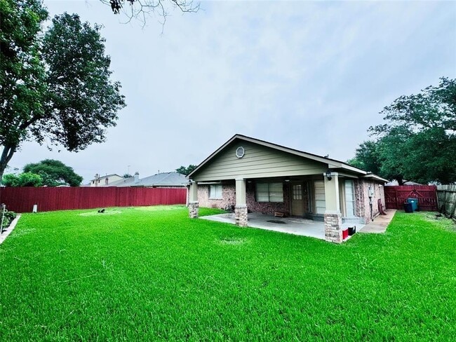 Building Photo - 3934 Thistlewood Dr