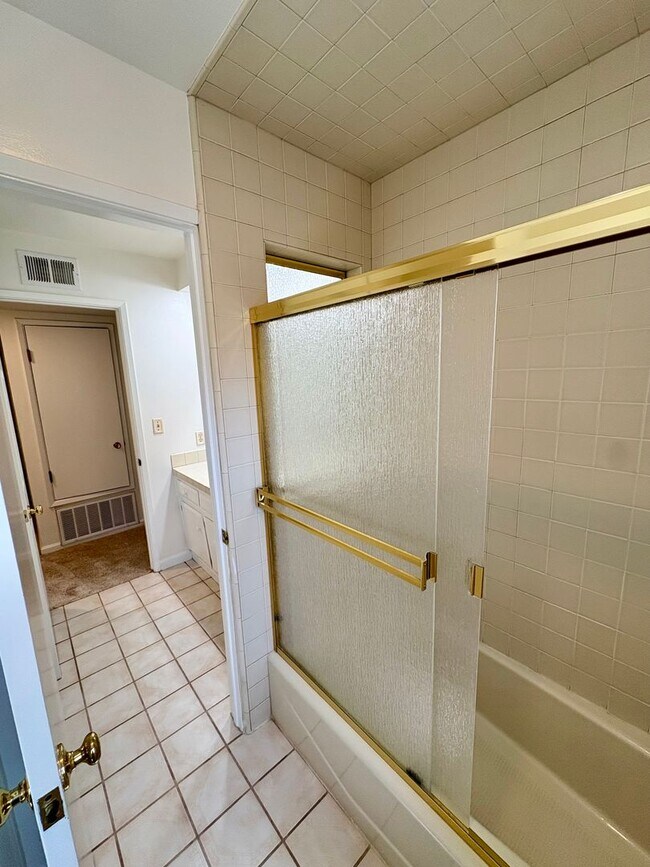 Building Photo - 3057 Carleton Pl