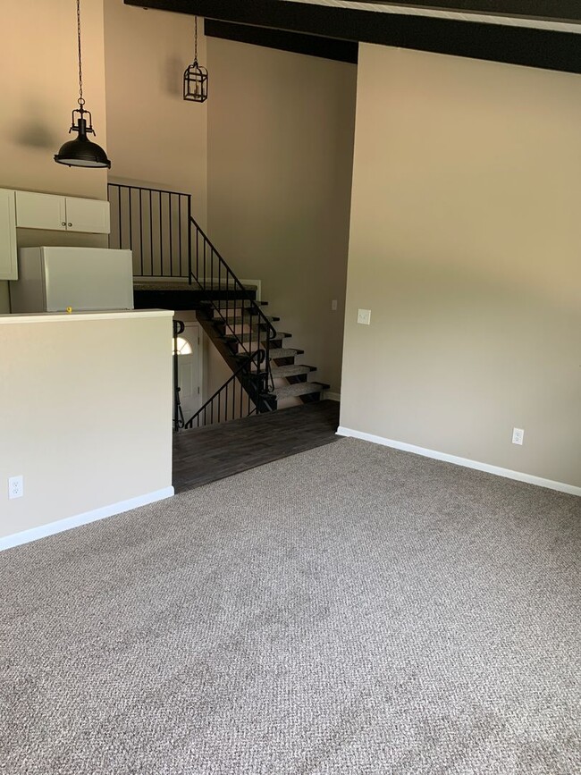 Building Photo - 4737 Javelin Dr