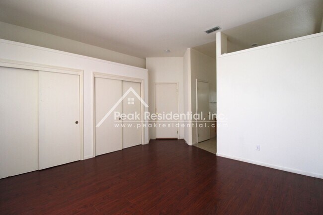 Building Photo - Nice Elk Grove 3bd/2ba Home with 2 Car Garage