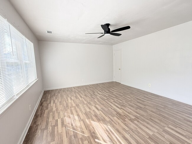 Building Photo - 3621 Monte Vista Dr