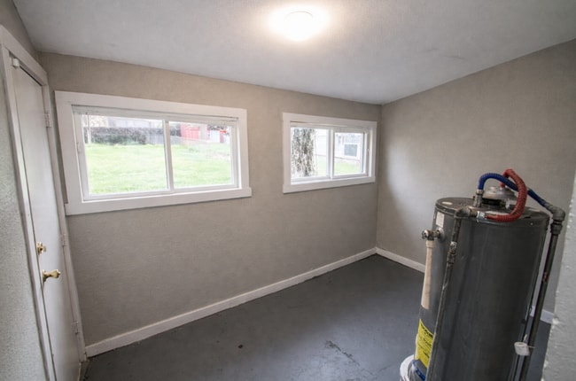 Building Photo - Convenient Home in Close Proximity to Downtown!