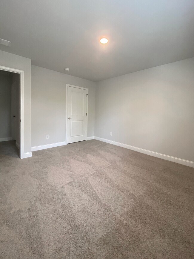 Building Photo - 6015 Forest Dell Ct