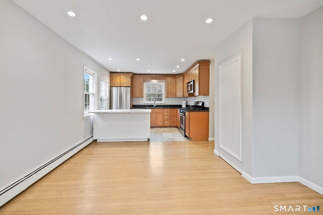 Building Photo - 5 River St