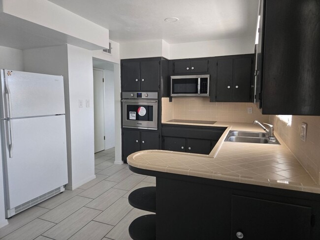 Building Photo - Cozy 3 bed, 2 bath home in Phoenix, No HOA!
