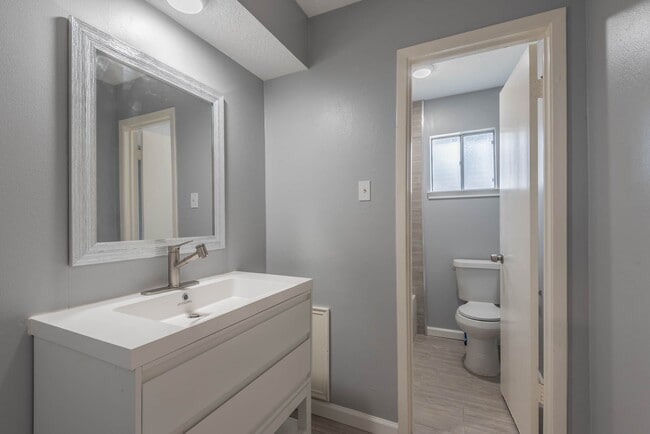 Building Photo - 423 Gentilly Dr