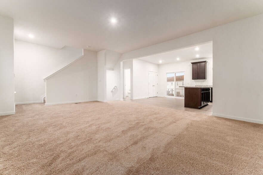 Building Photo - 121 Red Willow Dr