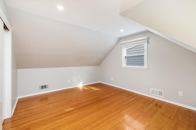 Building Photo - 47 Blondel Dr