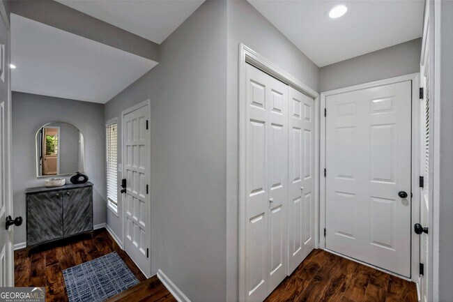 Building Photo - 2660 Indian Lake Dr