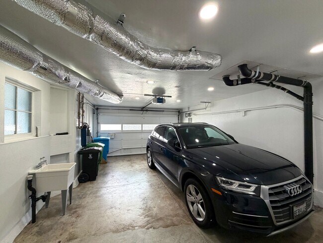 Building Photo - TOTAL REMODEL LARGE BRIGHT 1800sf 3BR/2BA/2GR Cayuga Terrace Home  AVAILABLE NOW