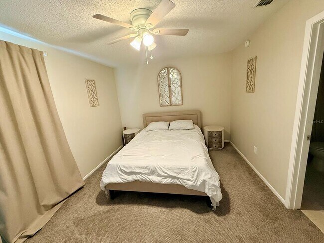 Building Photo - 10053 Lake Oak Cir