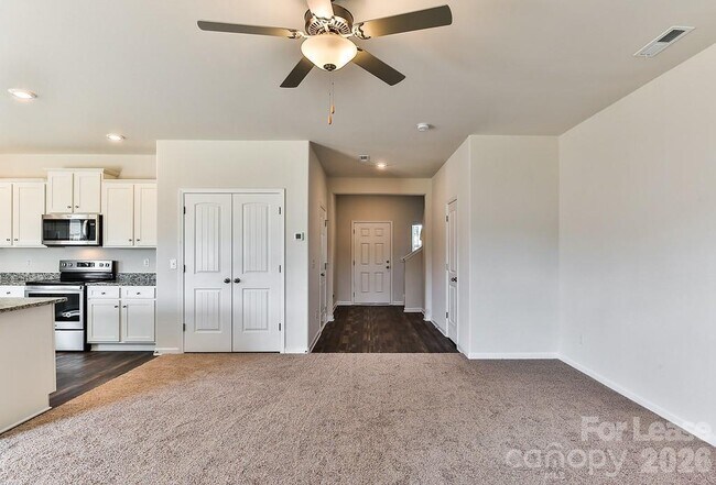 Building Photo - 6136 Ahoskie Dr