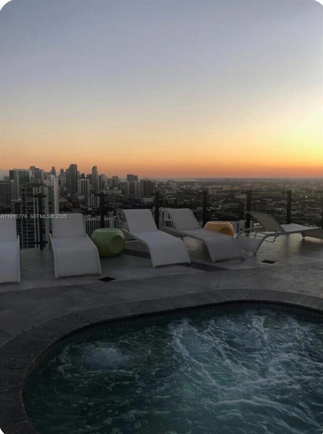 Building Photo - 501 NE 31st St